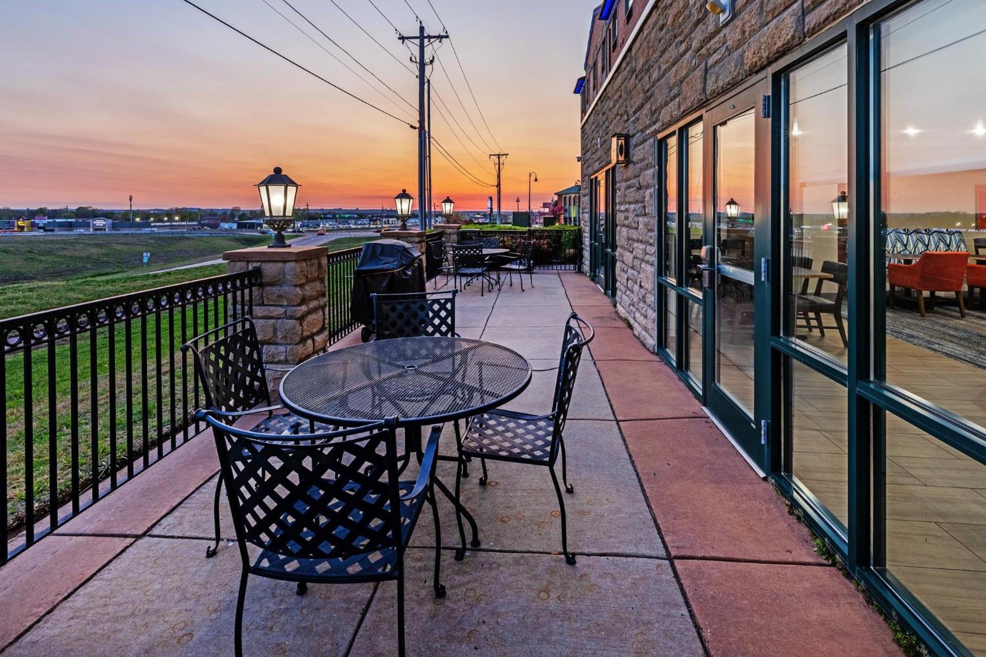 Holiday Inn Express & Suites Tulsa S Broken Arrow Hwy 51 By Ihg Extérieur photo